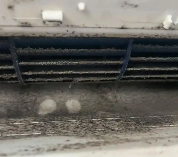 沙市空调吹的风有股烧焦味是怎么回事